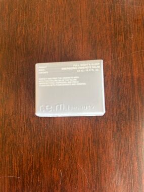 r.e.m. beauty Full Night's Sleep Energizing Undereye Balm - Silver